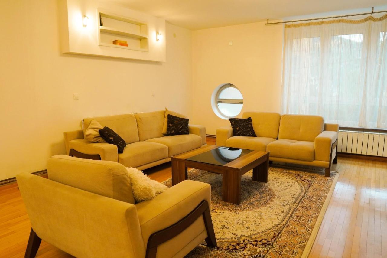 City Center Grand Apartment - Three-Bedroom, Free Parking Sarajevo Buitenkant foto