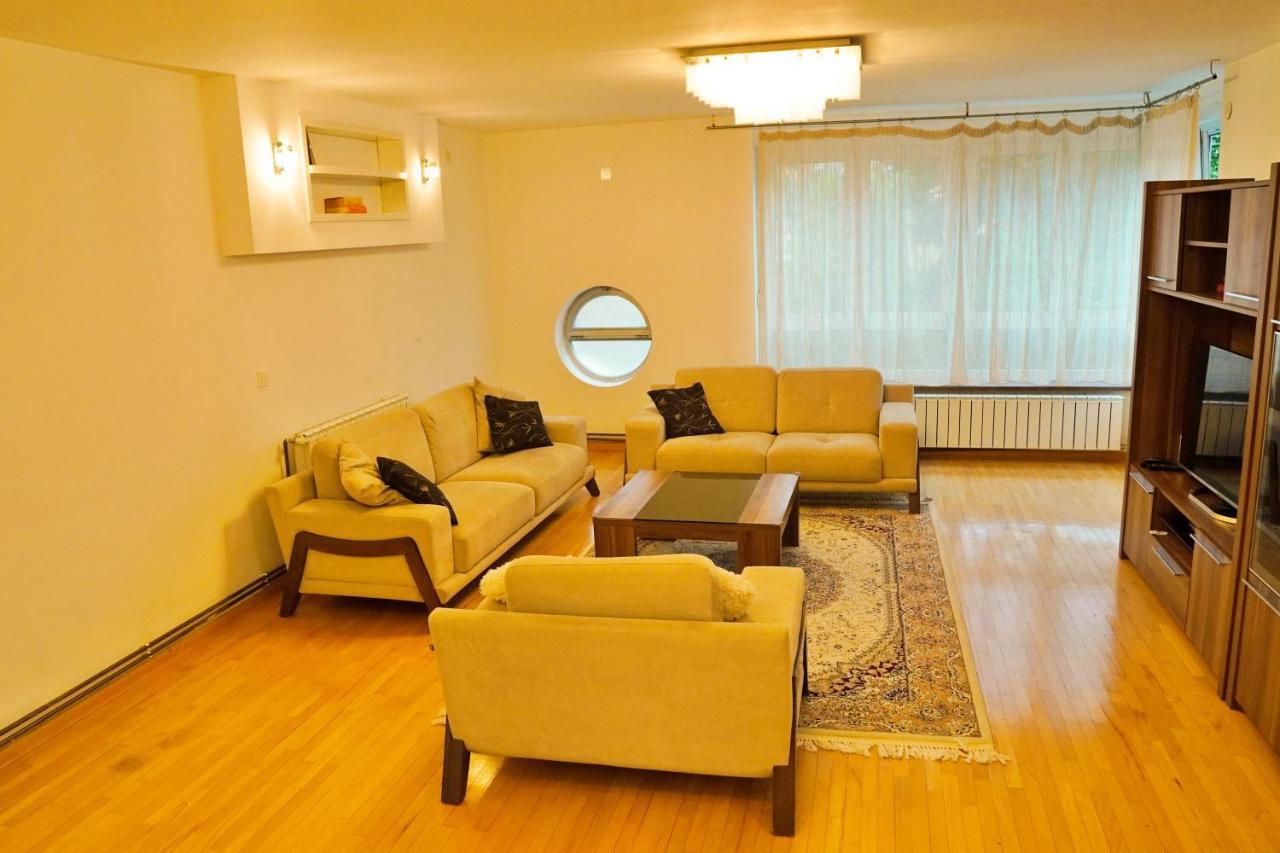 City Center Grand Apartment - Three-Bedroom, Free Parking Sarajevo Buitenkant foto