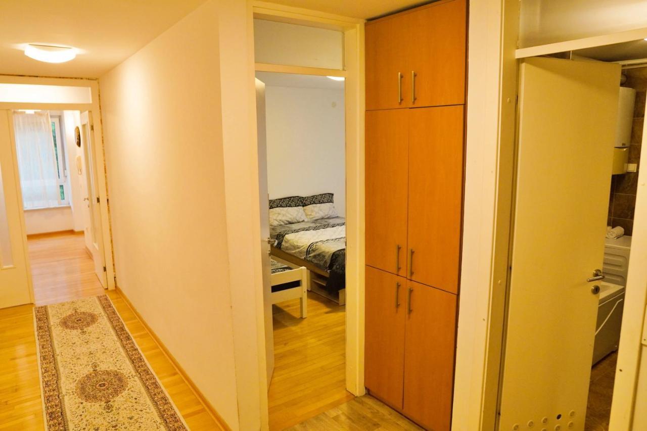City Center Grand Apartment - Three-Bedroom, Free Parking Sarajevo Buitenkant foto