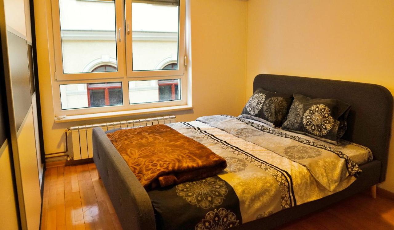City Center Grand Apartment - Three-Bedroom, Free Parking Sarajevo Buitenkant foto