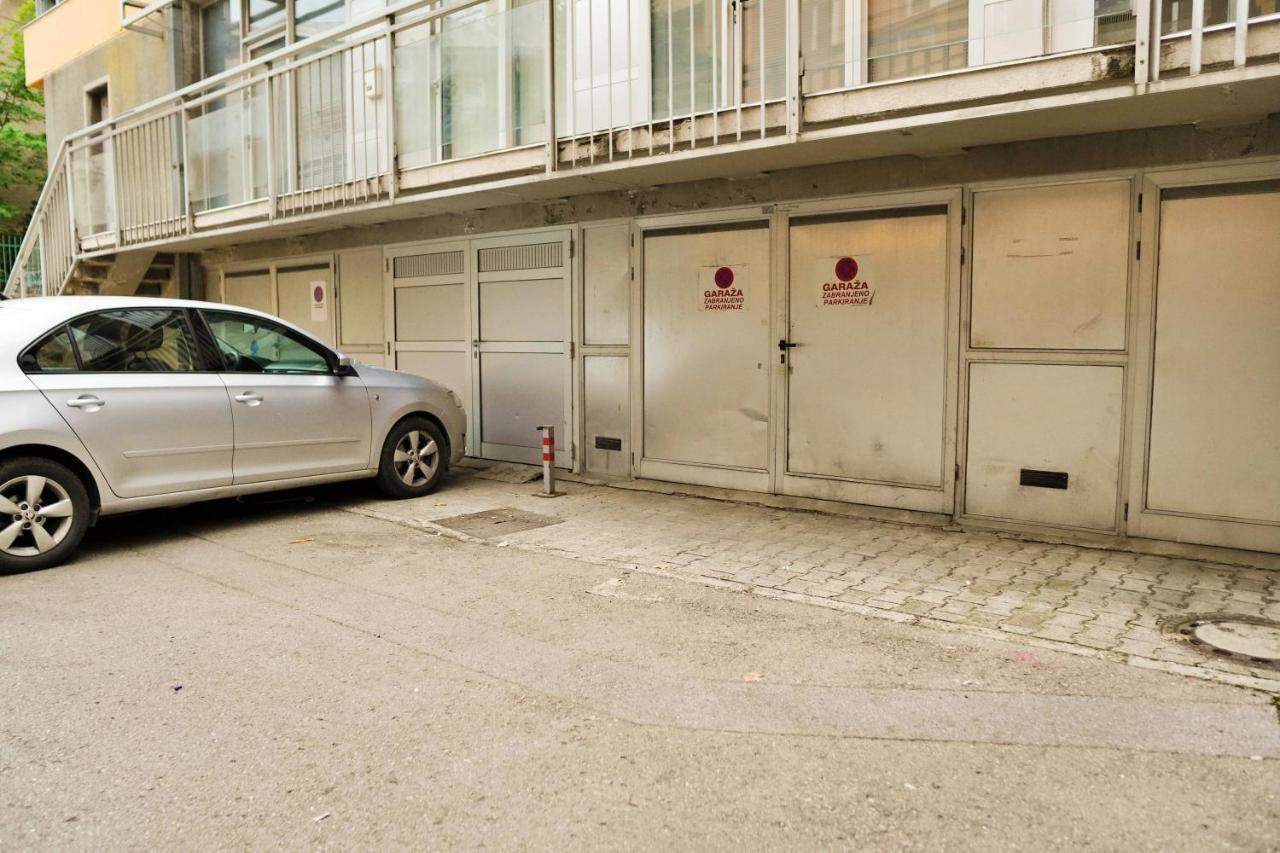 City Center Grand Apartment - Three-Bedroom, Free Parking Sarajevo Buitenkant foto
