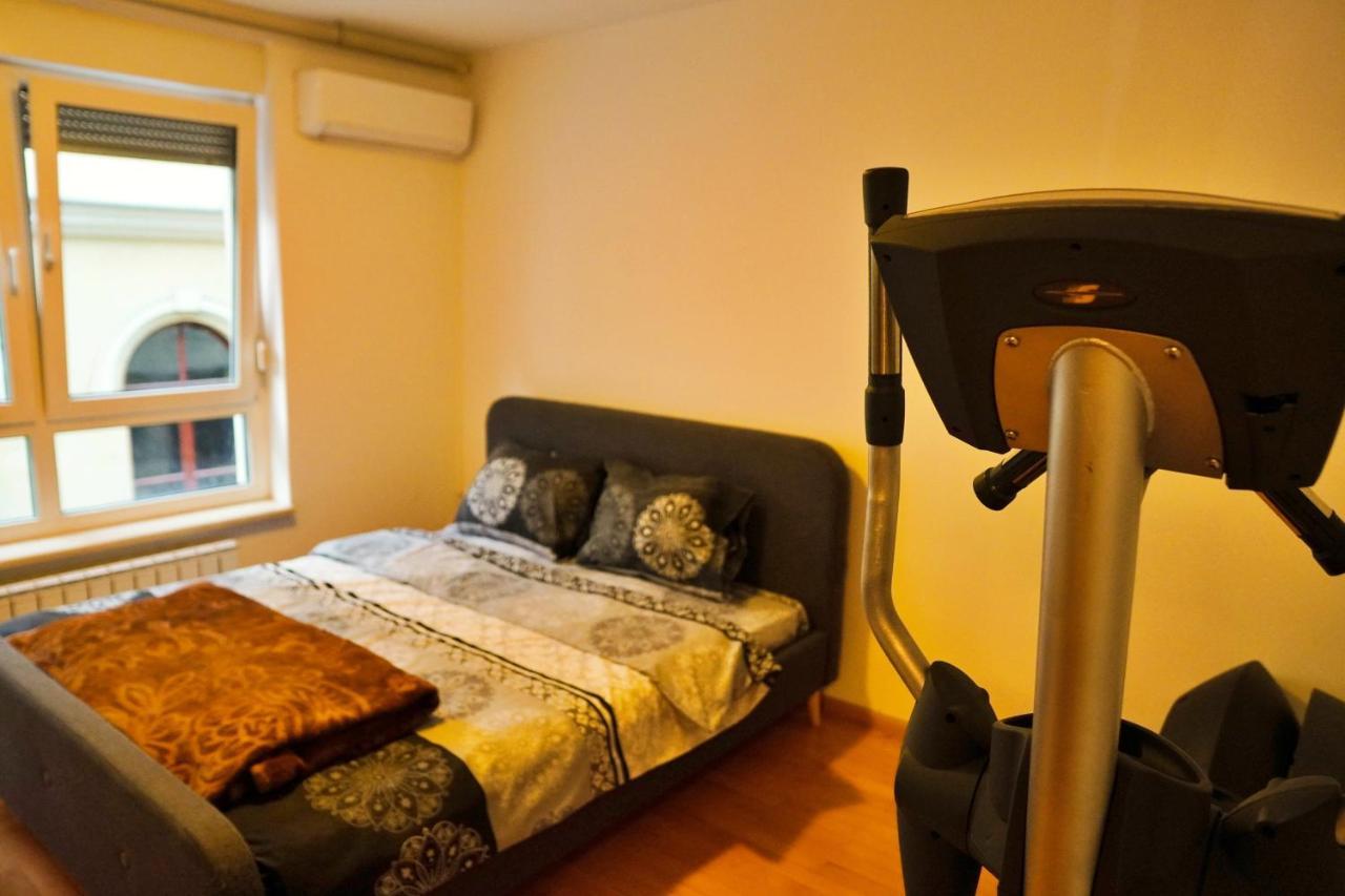 City Center Grand Apartment - Three-Bedroom, Free Parking Sarajevo Buitenkant foto
