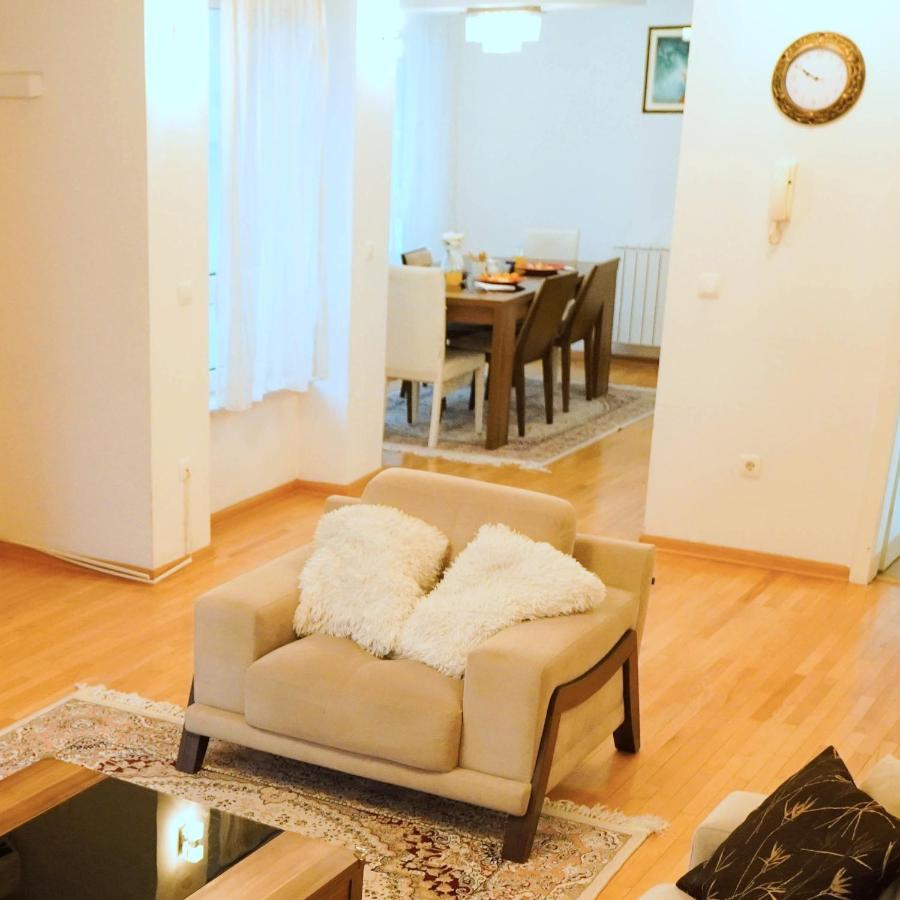 City Center Grand Apartment - Three-Bedroom, Free Parking Sarajevo Buitenkant foto
