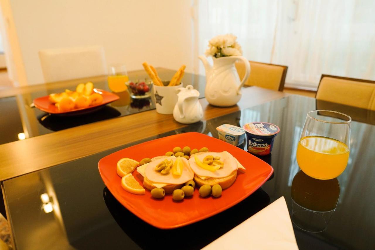 City Center Grand Apartment - Three-Bedroom, Free Parking Sarajevo Buitenkant foto