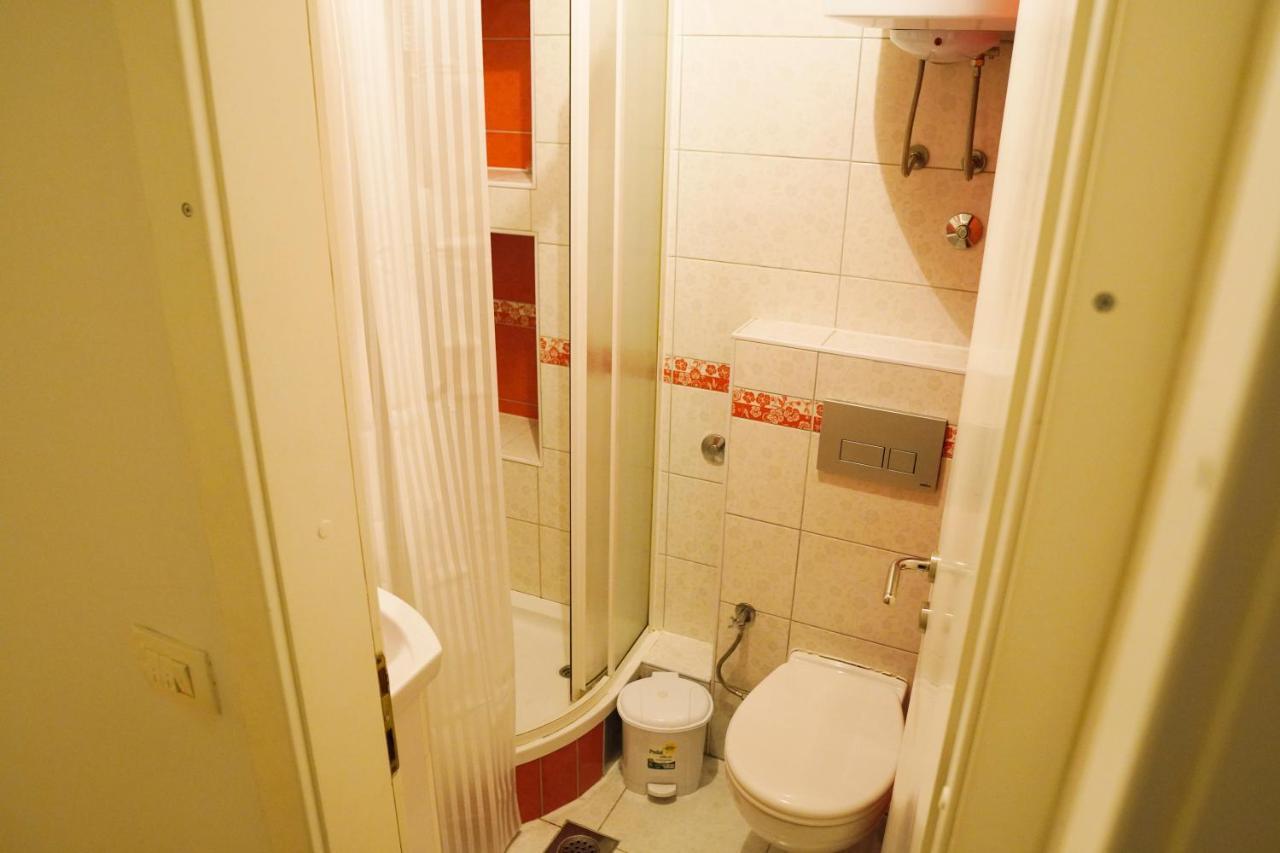 City Center Grand Apartment - Three-Bedroom, Free Parking Sarajevo Buitenkant foto