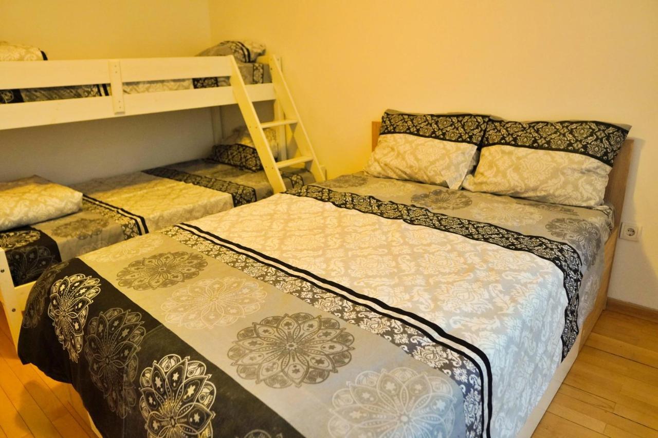City Center Grand Apartment - Three-Bedroom, Free Parking Sarajevo Buitenkant foto