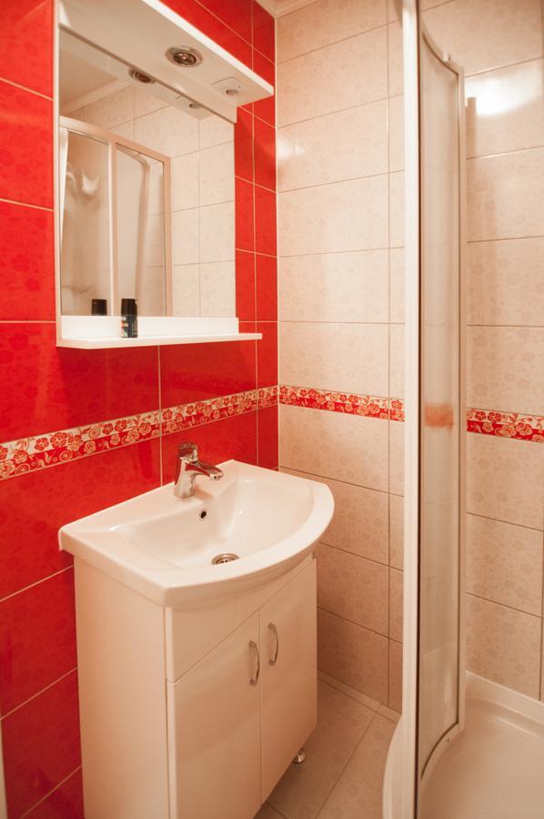 City Center Grand Apartment - Three-Bedroom, Free Parking Sarajevo Buitenkant foto